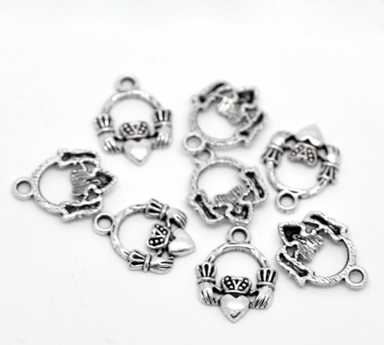 Bild von Antiksilber Claddagh-Ring Charm Anhänger 18mmx14mm, verkauft eine Packung mit 30 Stücke 