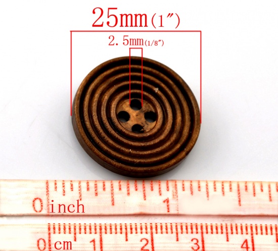 ウッド ボタン 円形 コーヒー色 4つ穴 渦巻き状柄 25mm 直径、 50 個 の画像