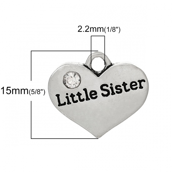 合金+ラインストーン チャーム ペンダント ハート 銀古美 文字" Little Sister " 彫刻 透明ラインストーン 17mm x 15mm、 20 個 の画像