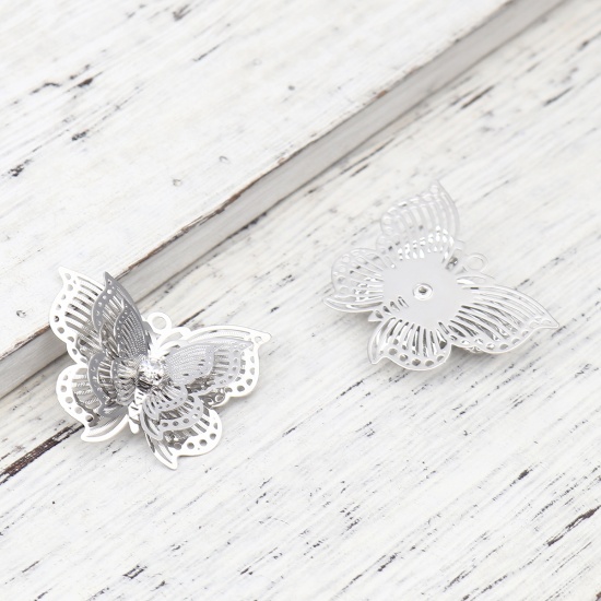 Bild von Messing Insekt Anhänger Schmetterling Silberfarbe Filigran Stempel Verzierung Transparent Strass 30mm x 24mm, 5 Stück