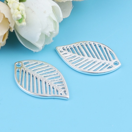 Immagine di Zinc Based Alloy Charms Leaf Silver Plated 28mm x 17mm, 10 PCs