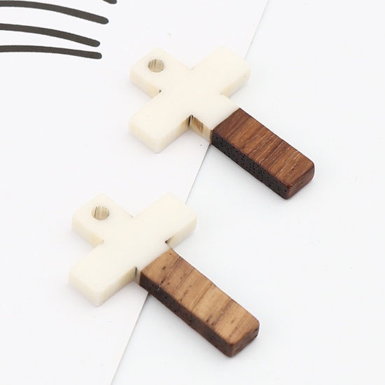 Immagine di Resina Charm Resina Effetto Legno Charms Croce Bianco Sporco 25mm x 16mm, 5 Pz