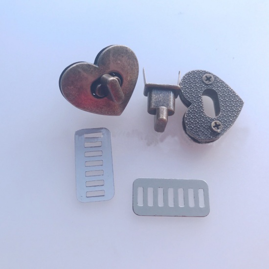 Immagine di Antique Bronze - Zinc Based Alloy Purse Twist Turn Lock Heart DIY Bag Accessories 25x32mm, 1 Piece