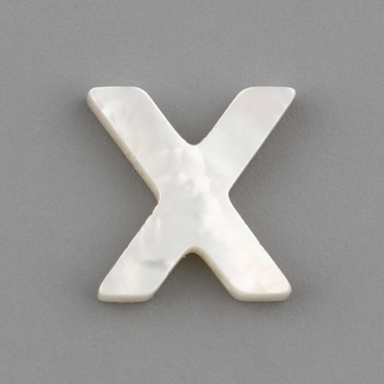 シェル ビーズ レター オフホワイト 文字内容" X " 約 10mmx 10mm、 穴： 0.5mm、 1 個 の画像