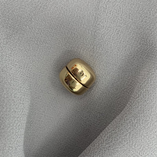 ゴールデン-亜鉛合金ヒジャーブスカーフラップ用引っ掛かりのない磁気ラウンドスカーフバックル直径1cm、1個 の画像