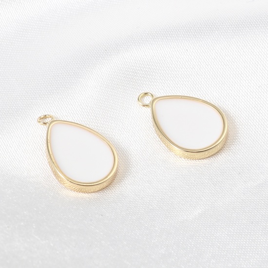 Image de Breloques en Laiton Goutte d'Eau Plaqué Or Véritable 18K Blanc Émail 15mm x 10mm, 2 Pcs