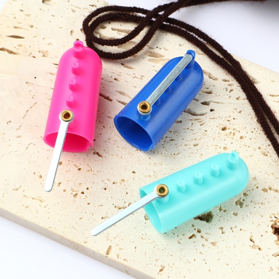 Picture of Plastic Sewing Ring Thread Cutter Finger Blade Embroidery Sewing Tools At Random Color 4cm x 2.5cm, 1 Piece