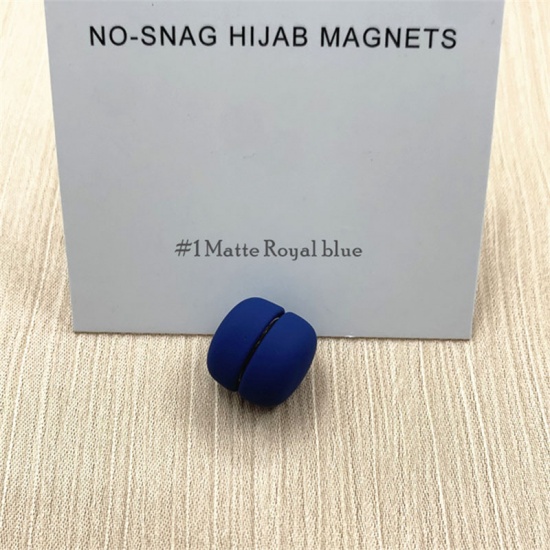 Immagine di Royal Blue - 1# Zinc Based Alloy No-snag Magnetic Round Scarf Buckle For Hijab Scarf Wrap 1.2x1.2cm, 1 Piece