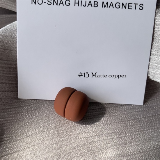 Изображение Brown - 15# Zinc Based Alloy No-snag Magnetic Round Scarf Buckle For Hijab Scarf Wrap 1.2x1.2cm, 1 Piece