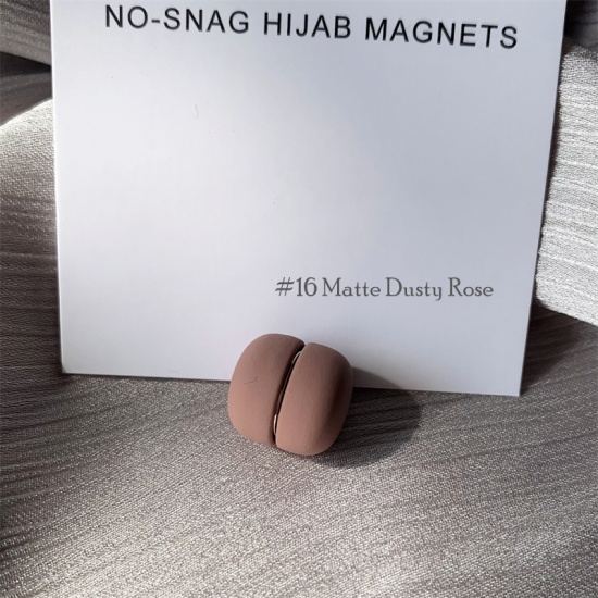 Изображение Dark Pink - 16# Zinc Based Alloy No-snag Magnetic Round Scarf Buckle For Hijab Scarf Wrap 1.2x1.2cm, 1 Piece