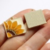 Immagine di Lega di Zinco Charms Quadrato Oro Placcato Giallo & Arancione Fiore 21mm x 18mm , 5 Pz