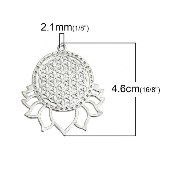 真鍮 生命の花 ペンダント シルバートーン 透かし彫刻 4.6cmx 4cm、 1 個 の画像