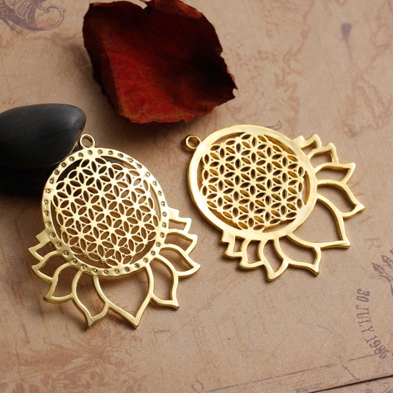 真鍮 生命の花 ペンダント 金メッキ 透かし彫刻 4.6cmx 4cm、 1 個 の画像