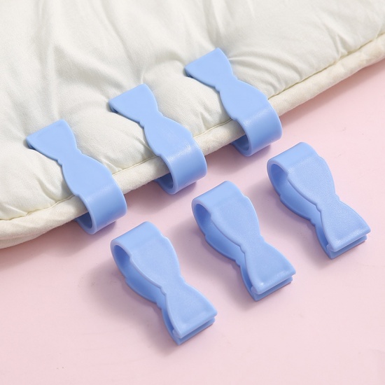 Immagine di Blue - 6 PCs Bed Sheet Grippers Anti-slip Clamp Fasteners Mattress Sheets Fixed Buckles For Bedroom, 1 Set