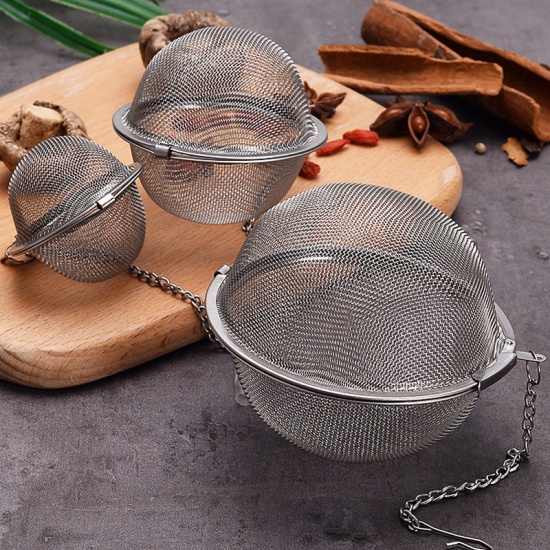 Immagine di Silver Tone - 304 Stainless Steel Tea Infuser Sphere Locking Spice Tea Ball Strainer Mesh Infuser Tea Filter Kitchen Tools 4.5cm Dia., 1 Piece