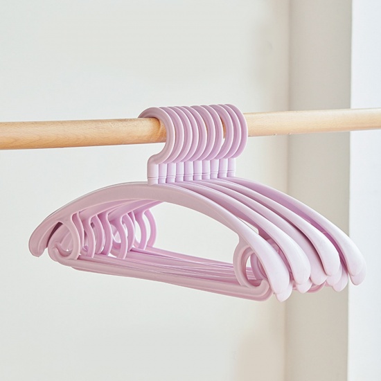 Immagine di Purple - PP Household Traceless Non-slip Wide Shoulder Adult Dry/Wet Clothing Hanger 41x20cm, 1 Piece