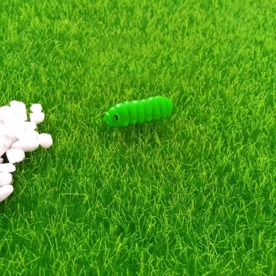 Immagine di Green - Caterpillar Swallow Family Series Resin Micro Landscape Miniature Decoration 3cm, 1 Piece
