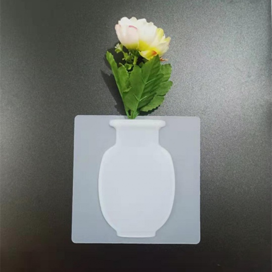 Immagine di White - Creative Silicone Suction Cup Wall Hanging Soft Vase Toilet Wall Refrigerator 14.5x14.5cm, 1 Piece