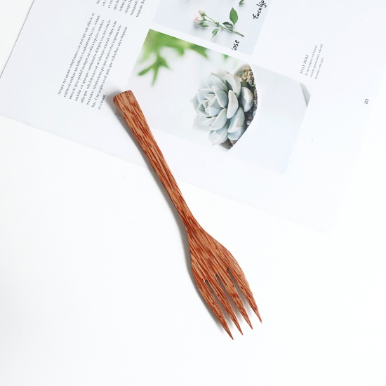 Immagine di Light Brown - Natural Coconut Shell Fork Tableware 19x3.5cm, 1 Piece