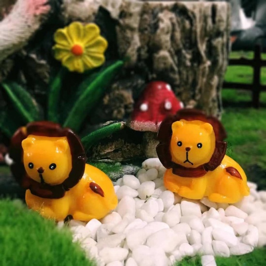 Picture of Yellow - Lion Resin Micro Landscape Miniature Decoration 3x3cm, 1 Piece