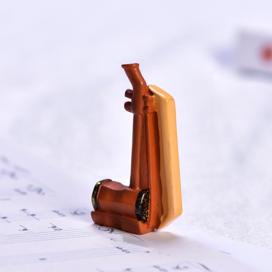 Immagine di Brown - 6# Erhu Musical Instrument Resin Micro Landscape Miniature Decoration 4.2x2.2cm, 1 Piece