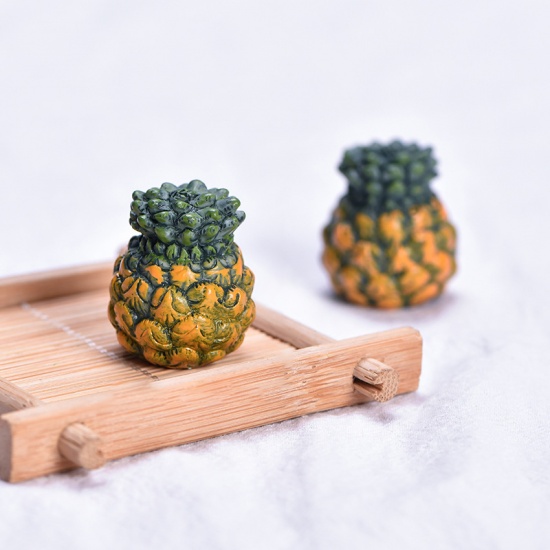 Immagine di Yellow - 10# Pineapple Fruit Resin Micro Landscape Miniature Decoration 3x2.5cm, 1 Piece