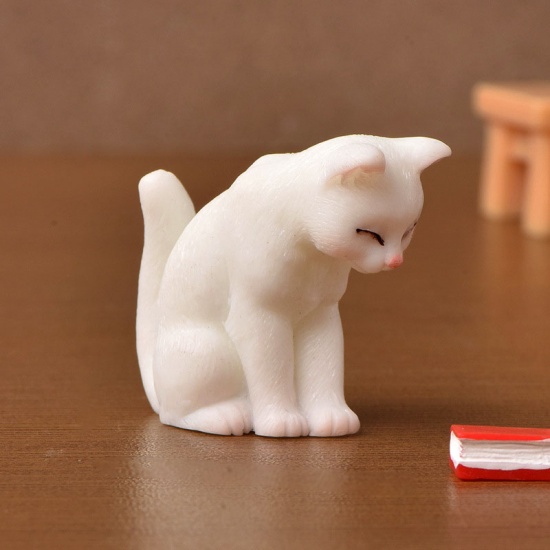 Picture of White - 8# Cute Cat Series Resin Micro Landscape Miniature Decoration 3.5x3cm, 1 Piece