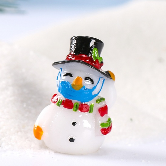 Immagine di White - 6# Christmas Snowman Wearing A Mask Resin Micro Landscape Miniature Decoration 2.3x1.6cm, 1 Piece