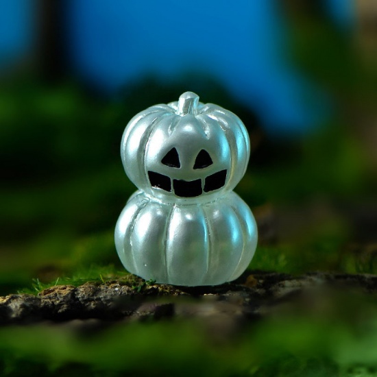 Immagine di Silver - 2# Halloween Pumpkin Resin Micro Landscape Miniature Decoration 2.8x2cm, 1 Piece