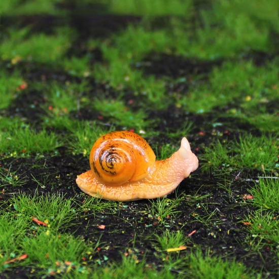 Immagine di Light Brown - 1# Snail Funny Garden Resin Micro Landscape Miniature Decoration 2.7x1.4x1.2cm, 1 Piece