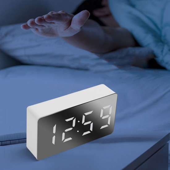 Immagine di White - LED Multifunctional Mirror Clock Digital Alarm Snooze Display Time Night LED Light Table Desktop USB 5V/No Battery Home Décor 7.2x4x1.8cm, 1 Piece