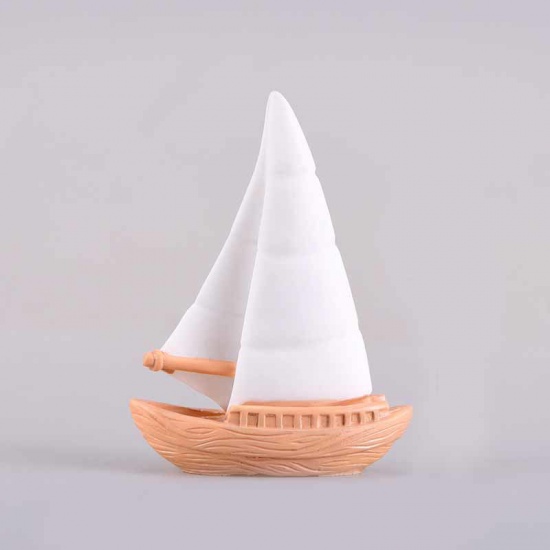 Immagine di Light Brown - Sailboat Micro Landscape Miniature Decoration Resin Crafts 5.6x4.1cm, 1 Piece