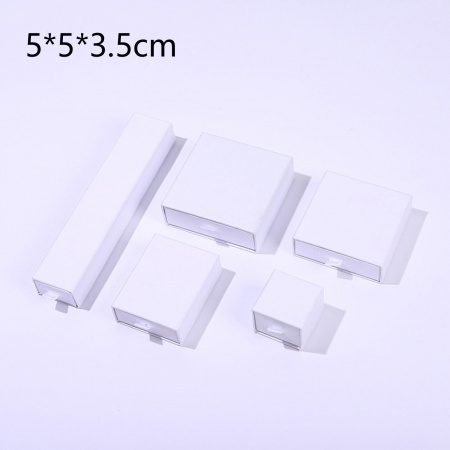 Immagine di 1 Pz Carta Confezione Regalo per Gioielli con Cassetto Estraibile Quadrato Bianco 5cm x 5cm x 3.5cm