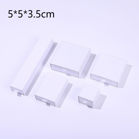 Immagine di 1 Pz Carta Confezione Regalo per Gioielli con Cassetto Estraibile Quadrato Bianco 5cm x 5cm x 3.5cm