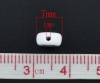 アクリルビーズ フラットラウンド 白 アルファベット " A-Z " 約 7mm直径、 穴：約 1mm、 520 個 の画像