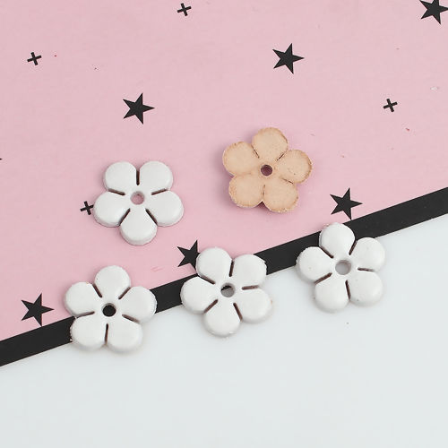 Real Leather Earring Components Pendants White Flower 26mm x25mm(1" x1") - 25mm x24mm(1" x1"), 3 PCs の画像