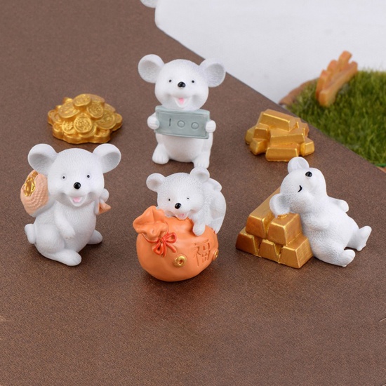 Bild von Glücksgeld, Glück, Cartoon-Maus, Ornamente, reiche Mäuse, kleine Statue, kleine Figur, bastelt niedliche Tierdekorationen