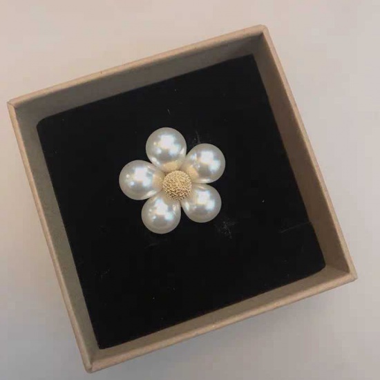 Picture of Pin Brooches Bowknot White Imitation Pearl 30mm, 1 Piece