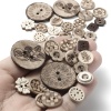 ココナッツの殻 縫製 ボタン 2つ穴 円形 ブラウン 葉柄 28mm 直径、 30 個 の画像