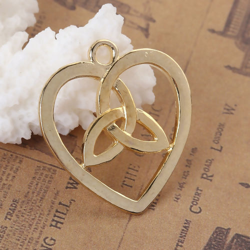 Picture of Zinc Based Alloy Pendants Heart Gold Plated Celtic Knot 30mm(1 1/8") x 28mm(1 1/8"), 10 PCs