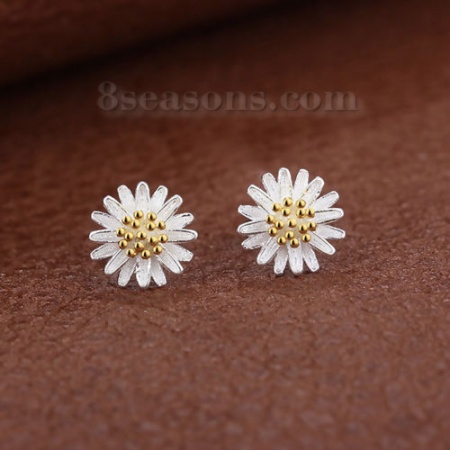White Brass Ear Post Stud Earrings Silver Plated Daisy Flower 9mm - 8mm Dia., Post/ Wire Size: (20 gauge), 1 Pair