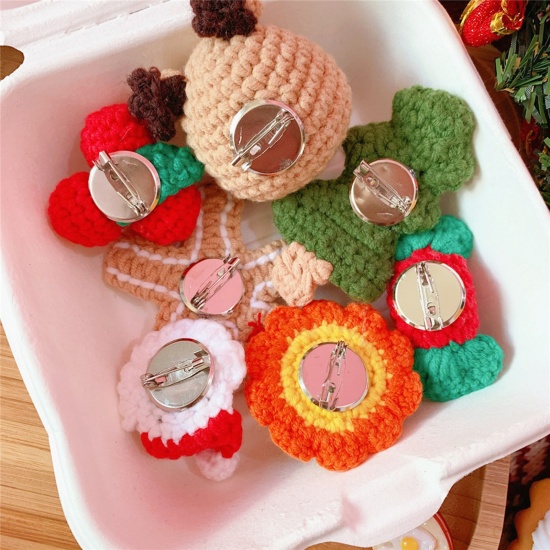 Picture of Wool Christmas Pin Brooches 1 Piece