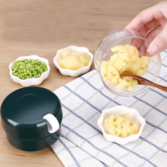 Immagine di White - Mini Garlic Press Manual Garlic Crusher For Meat Fruit Vegetable Chopper Cutter Food Processor Shredder Kitchen Accessories 8.5x8cm, 1 Piece