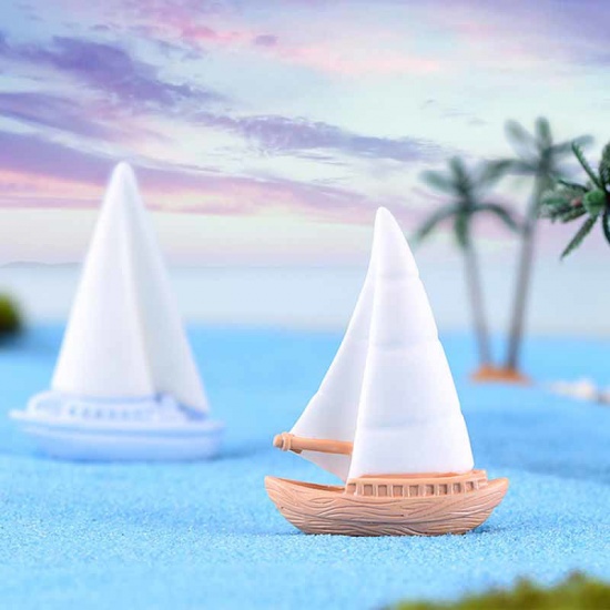 Immagine di Beige - Sand Castle Micro Landscape Miniature Decoration Resin Crafts 4.9x3.6cm, 1 Piece