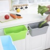 Immagine di White - PP Kitchen Cabinet Door Hanging Trash Can Household Supplies 20.3x13.5x12.5cm, 1 Piece