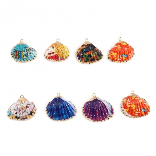 Picture of Natural Shell Pendants Scallop Dyed