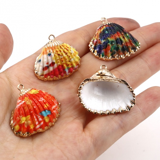 Picture of Natural Shell Pendants Scallop Dyed