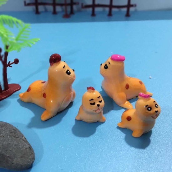 Picture of Dark Yellow - Sea Lion Son Resin Micro Landscape Miniature Decoration 3x2.5cm, 1 Piece