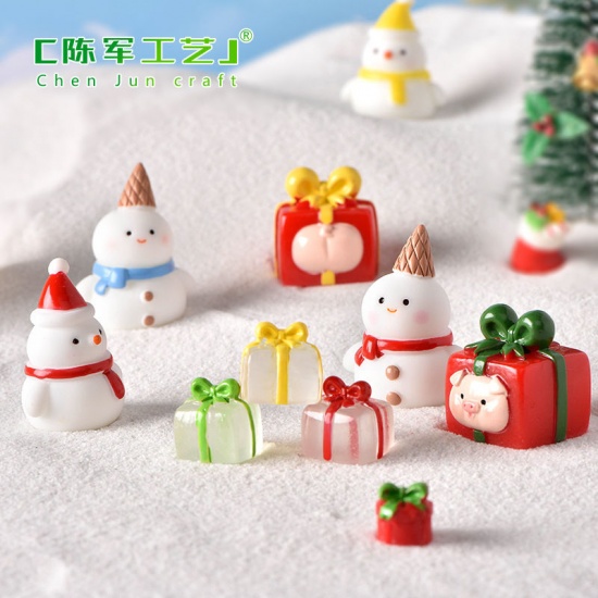 Picture of Green - 15# Christmas Clear Gift Box Resin Micro Landscape Miniature Decoration 1.7x1.7cm, 1 Piece