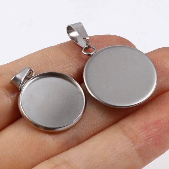 Picture of 304 Stainless Steel Pendants Round Silver Tone Cabochon Settings 1 Packet
